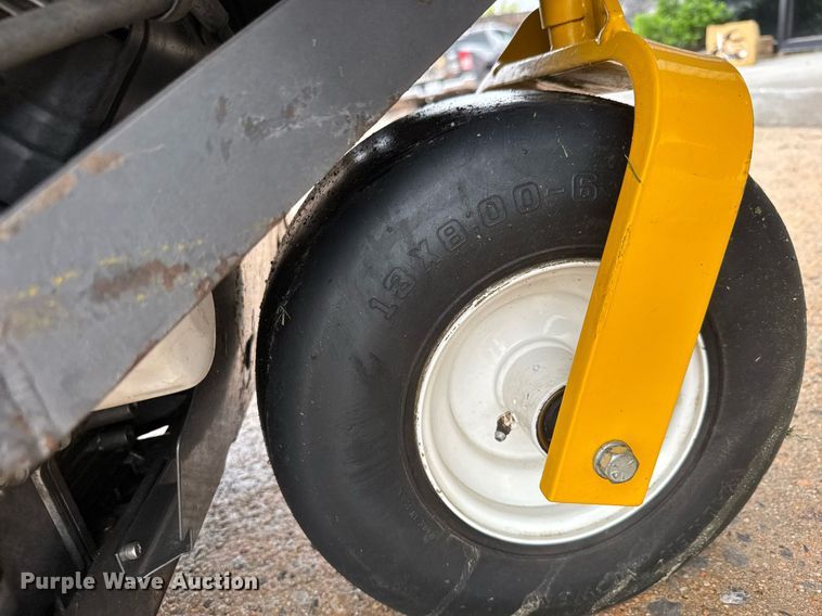 image for item DY0069 2006 Walker MTGHS ZTR lawn mower