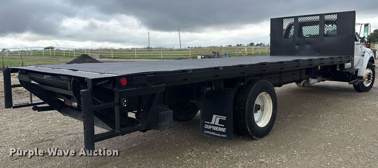 image for item DY0072 2007 Ford F650 Super Duty flatbed truck