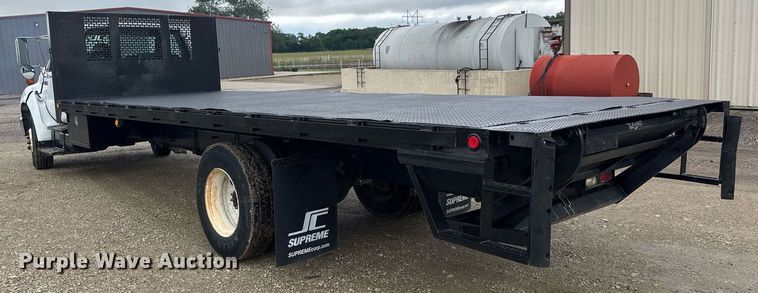 image for item DY0072 2007 Ford F650 Super Duty flatbed truck