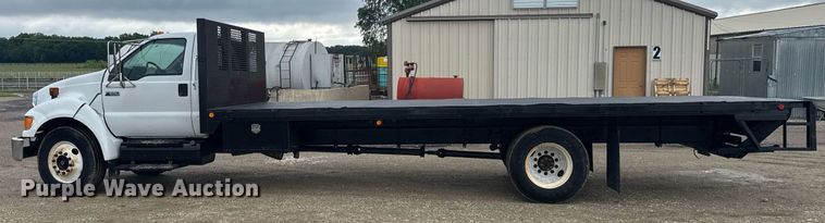 image for item DY0072 2007 Ford F650 Super Duty flatbed truck