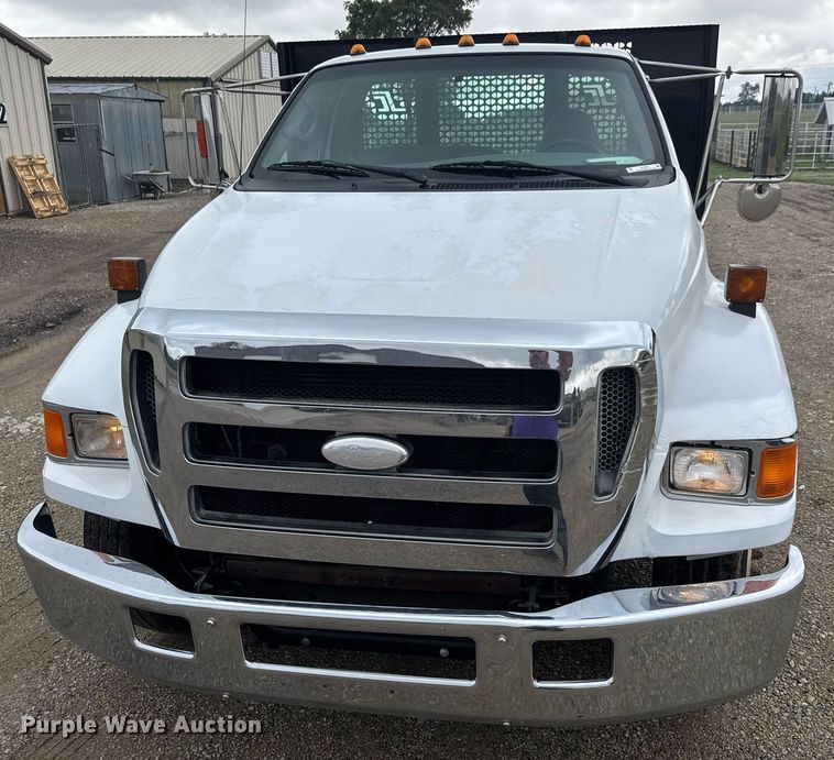 image for item DY0072 2007 Ford F650 Super Duty flatbed truck