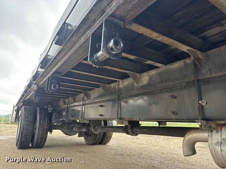 image for item DY0072 2007 Ford F650 Super Duty flatbed truck