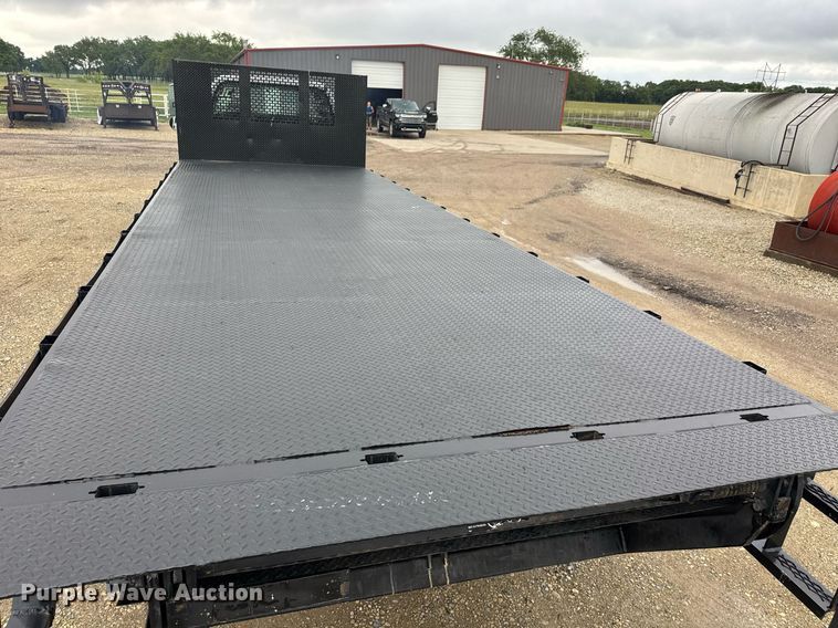 image for item DY0072 2007 Ford F650 Super Duty flatbed truck