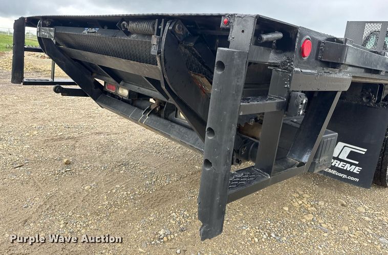 image for item DY0072 2007 Ford F650 Super Duty flatbed truck