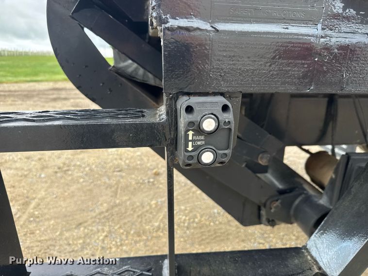 image for item DY0072 2007 Ford F650 Super Duty flatbed truck