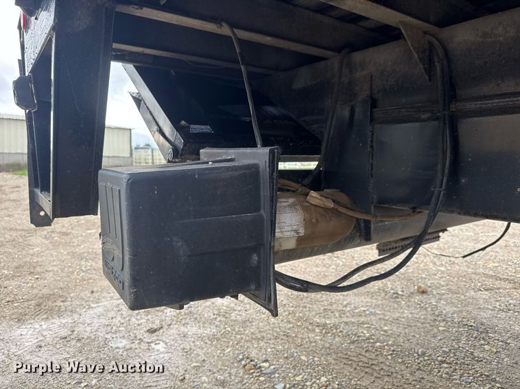 image for item DY0072 2007 Ford F650 Super Duty flatbed truck