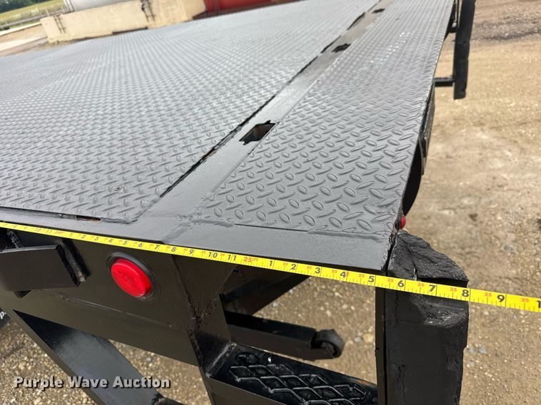 image for item DY0072 2007 Ford F650 Super Duty flatbed truck