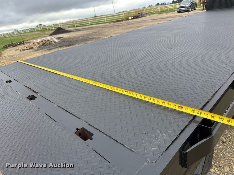 image for item DY0072 2007 Ford F650 Super Duty flatbed truck