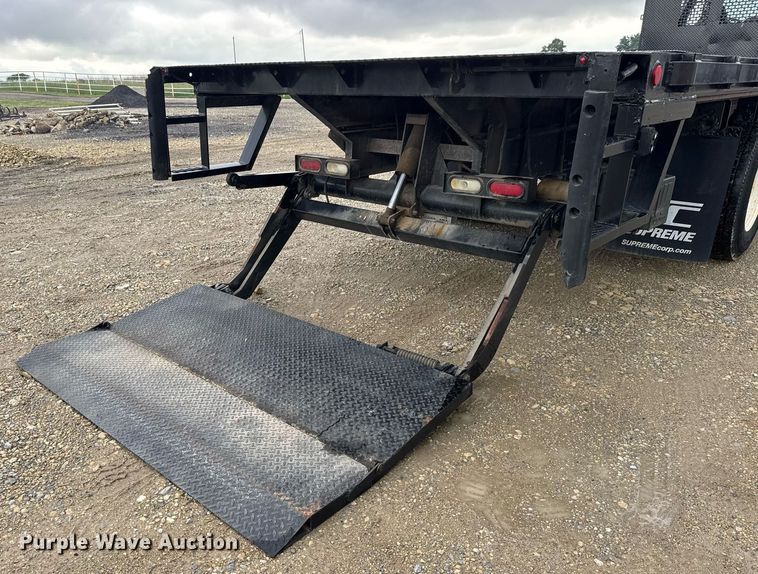 image for item DY0072 2007 Ford F650 Super Duty flatbed truck