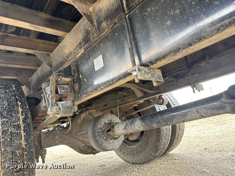 image for item DY0072 2007 Ford F650 Super Duty flatbed truck