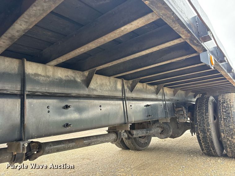 image for item DY0072 2007 Ford F650 Super Duty flatbed truck
