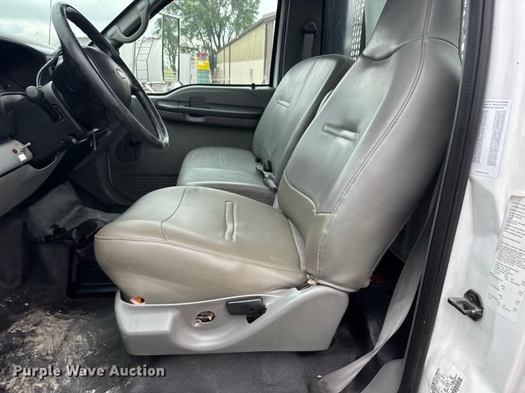 image for item DY0072 2007 Ford F650 Super Duty flatbed truck