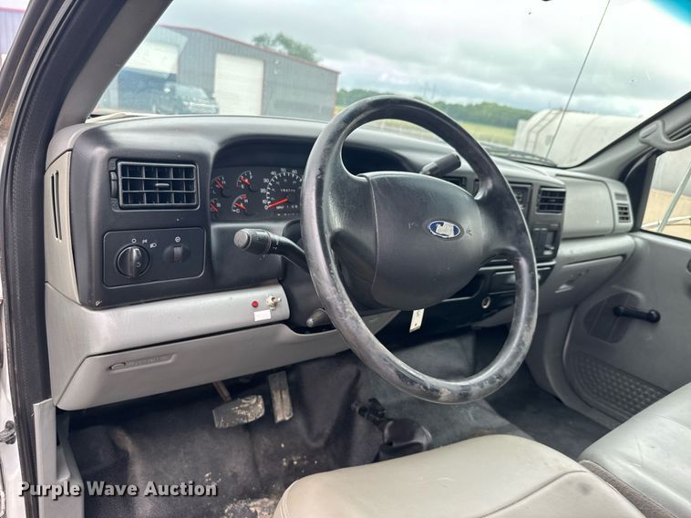 image for item DY0072 2007 Ford F650 Super Duty flatbed truck