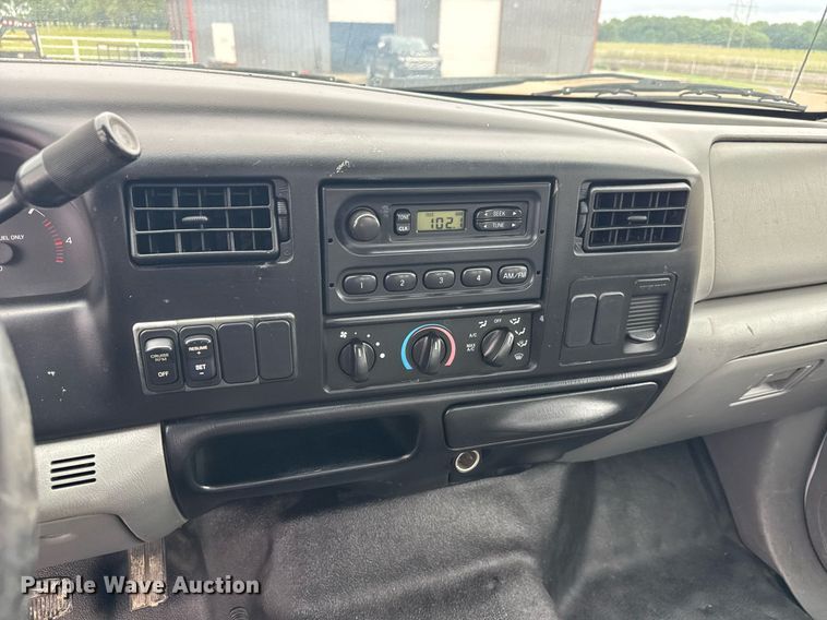 image for item DY0072 2007 Ford F650 Super Duty flatbed truck