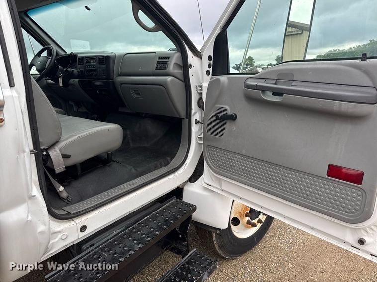 image for item DY0072 2007 Ford F650 Super Duty flatbed truck