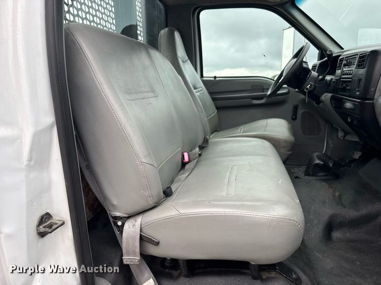 image for item DY0072 2007 Ford F650 Super Duty flatbed truck