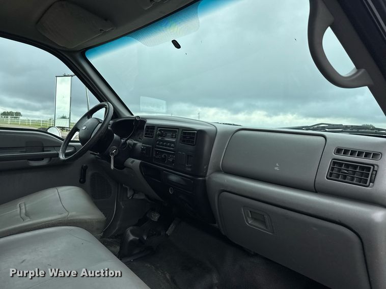 image for item DY0072 2007 Ford F650 Super Duty flatbed truck