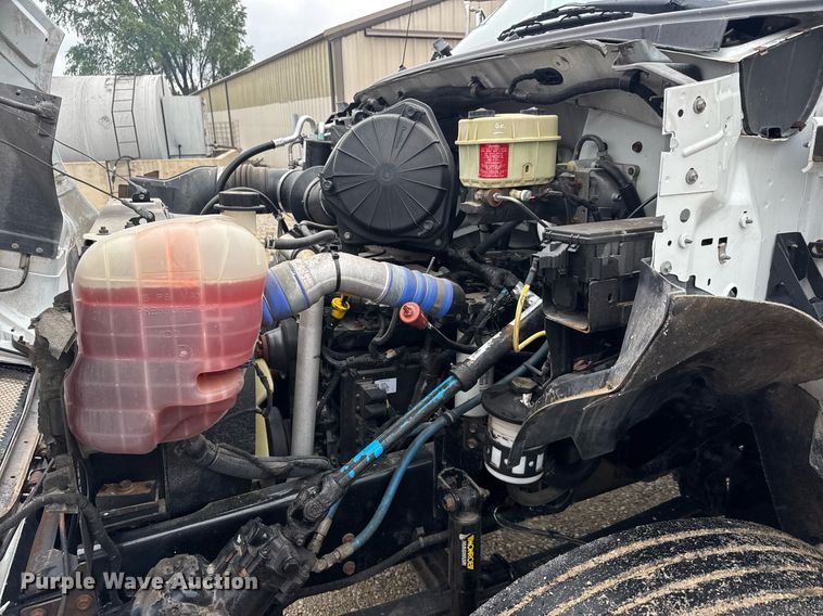 image for item DY0072 2007 Ford F650 Super Duty flatbed truck