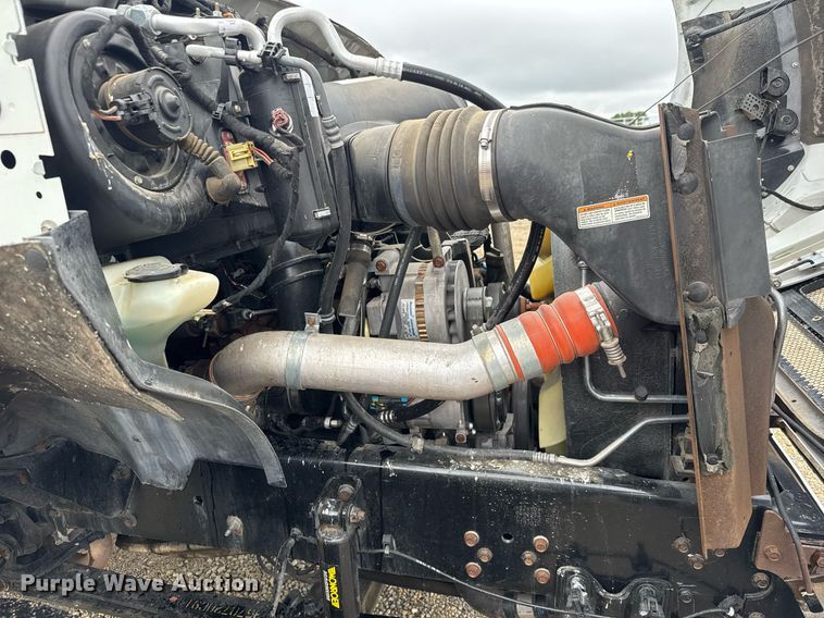 image for item DY0072 2007 Ford F650 Super Duty flatbed truck