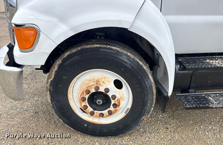 image for item DY0072 2007 Ford F650 Super Duty flatbed truck