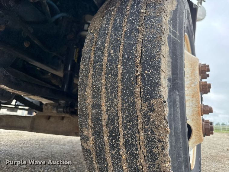 image for item DY0072 2007 Ford F650 Super Duty flatbed truck