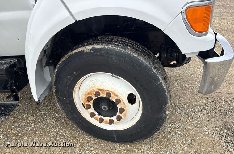 image for item DY0072 2007 Ford F650 Super Duty flatbed truck