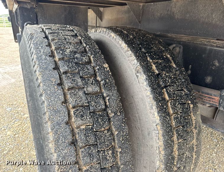 image for item DY0072 2007 Ford F650 Super Duty flatbed truck