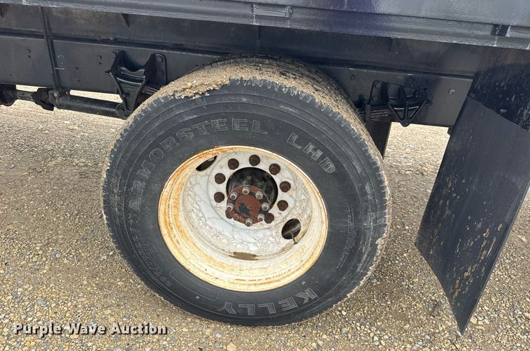 image for item DY0072 2007 Ford F650 Super Duty flatbed truck