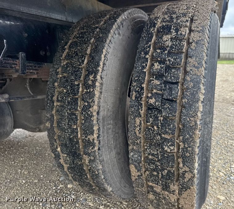 image for item DY0072 2007 Ford F650 Super Duty flatbed truck