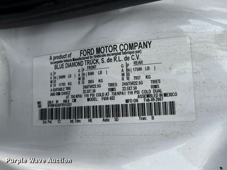 image for item DY0072 2007 Ford F650 Super Duty flatbed truck