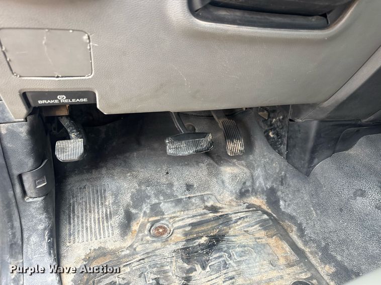 image for item DY0074 2017 Ford F250 Super Duty XL Crew Cab utility bed pickup truck