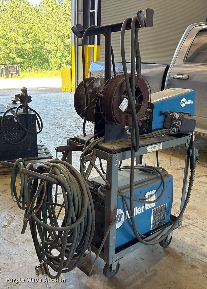 image for item DY0471 Miller XMT 450 welder