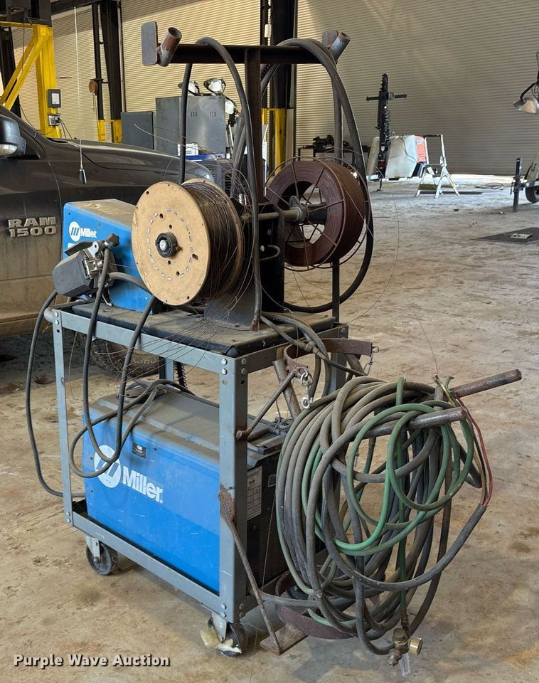 image for item DY0471 Miller XMT 450 welder