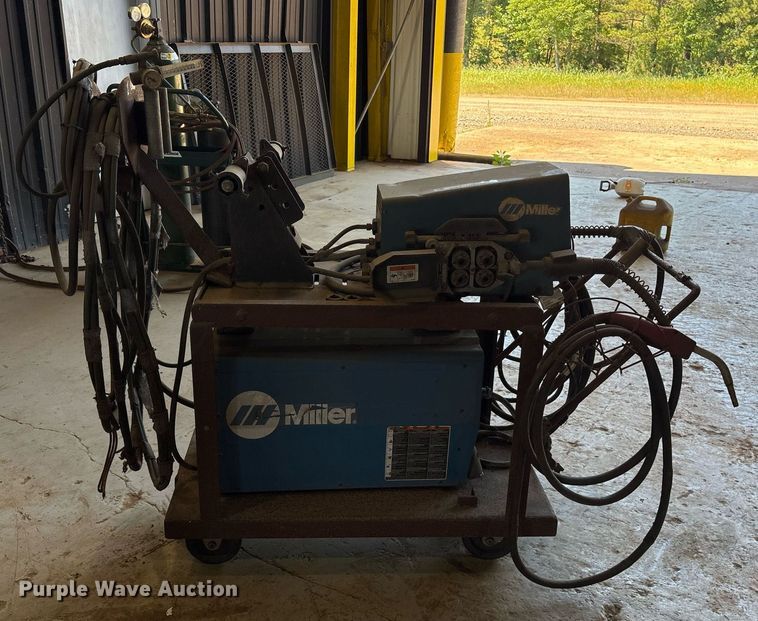 image for item DY0472 Miller XMT 450 welder