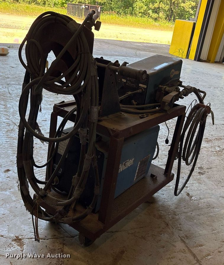 image for item DY0472 Miller XMT 450 welder