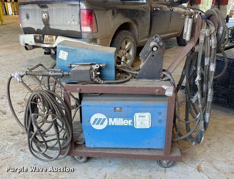 image for item DY0472 Miller XMT 450 welder