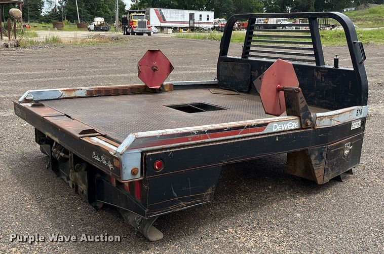 image for item DY0520 DeWeze 578 hydraulic bale bed