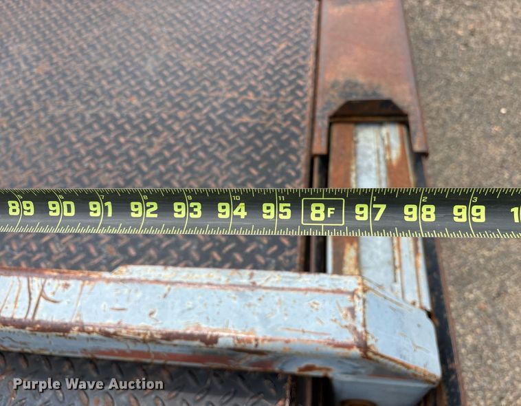 image for item DY0520 DeWeze 578 hydraulic bale bed