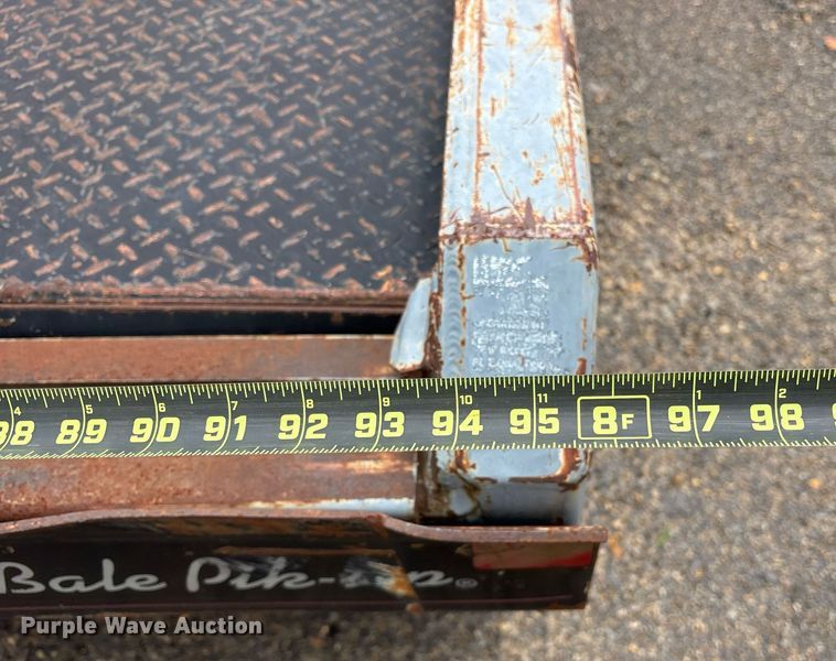 image for item DY0520 DeWeze 578 hydraulic bale bed