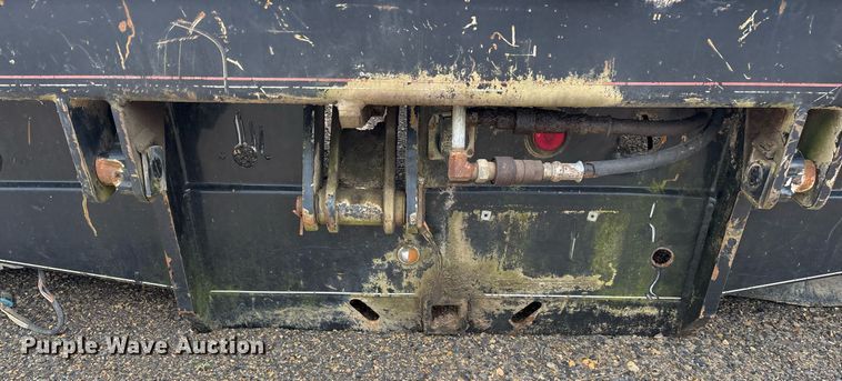 image for item DY0520 DeWeze 578 hydraulic bale bed