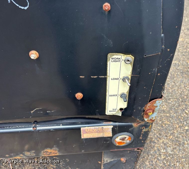 image for item DY0520 DeWeze 578 hydraulic bale bed