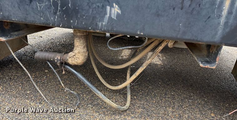 image for item DY0520 DeWeze 578 hydraulic bale bed