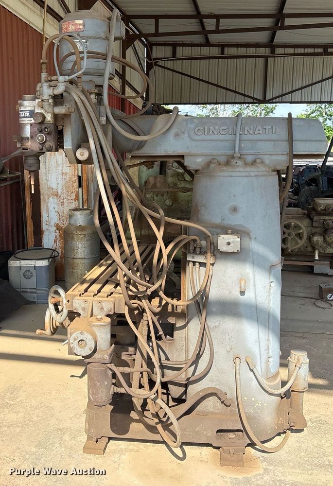 image for item DY0521 Cincinnati milling machine