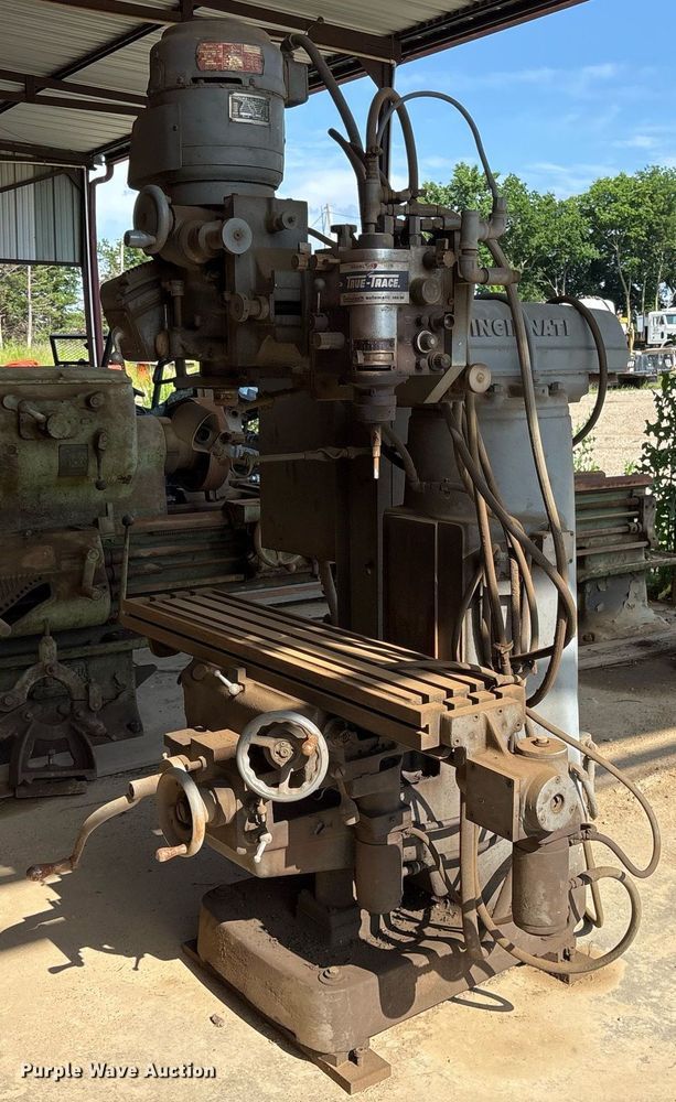 image for item DY0521 Cincinnati milling machine