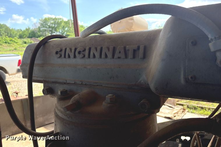 image for item DY0521 Cincinnati milling machine