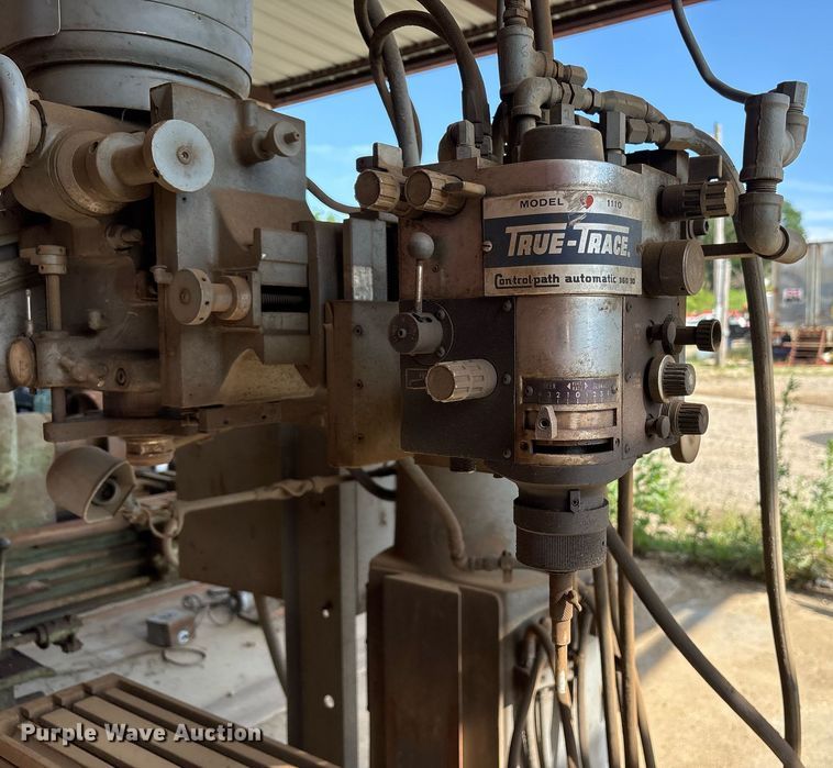 image for item DY0521 Cincinnati milling machine