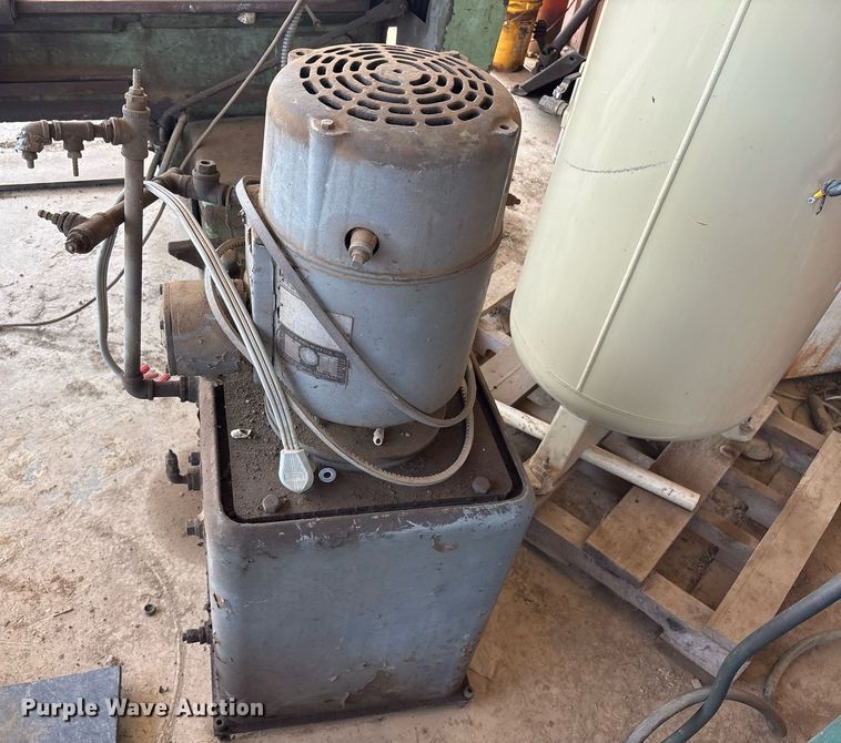 image for item DY0521 Cincinnati milling machine