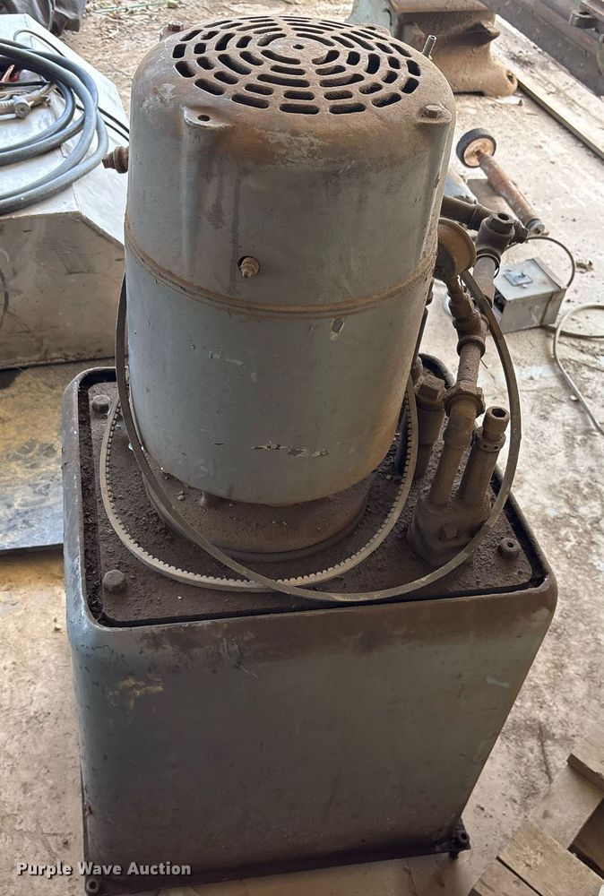 image for item DY0521 Cincinnati milling machine