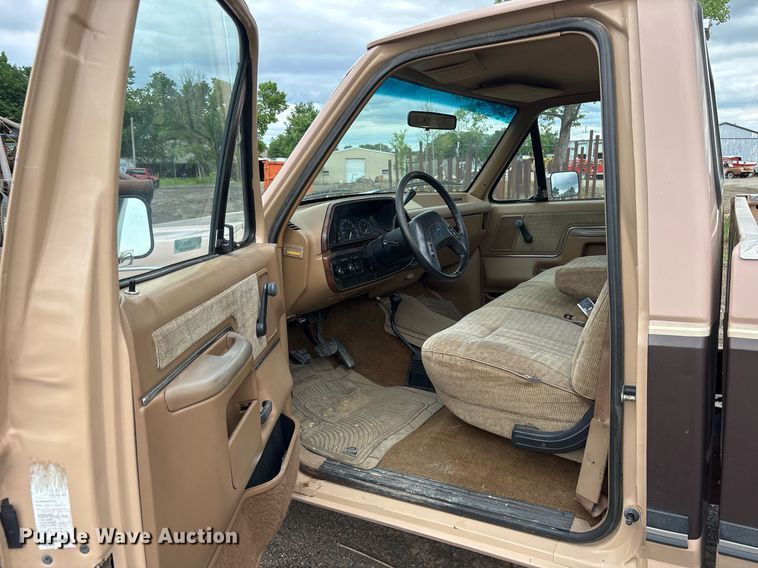 image for item DY0525 1989 Ford F150 pickup truck