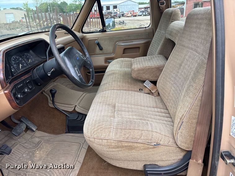 image for item DY0525 1989 Ford F150 pickup truck